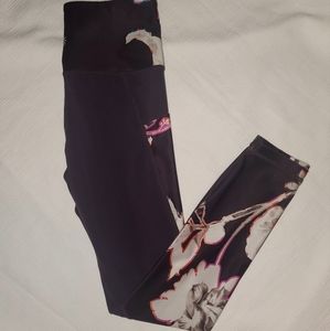 Athleta sz XS Salutation Stash Pocket Purple Floral Leggings